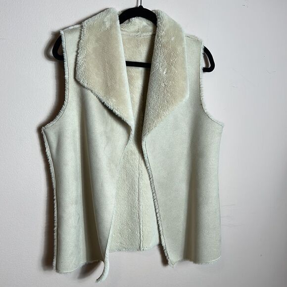 Faux-Fur Open Front Vest Jacket in Ivory reversible - Picture 2 of 7